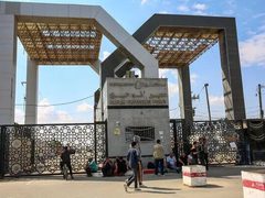 هآرتس: معبر رفح سيفتح قريبًا لخروج ودخول المدنيين من وإلى غزة