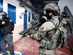 هيئة الأسرى: الاحتلال ينكل بشابين خلال اعتقالهما والتحقيق معهما