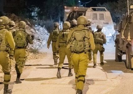 الاحتلال يحتجز 20 مواطنا ويحقق معهم في مخيم عايدة شمال بيت لحم