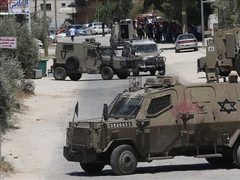 قوات الاحتلال تعتقل 21 مواطنا من عورتا جنوب شرق نابلس