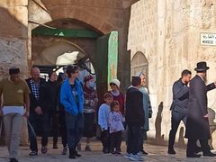 عشرات المستوطنين يقتحمون المسجد الأقصى بحماية قوات الاحتلال