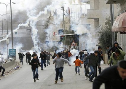 إصابات بالاختناق بين صفوف طلبة مدارس الخضر جنوب بيت لحم