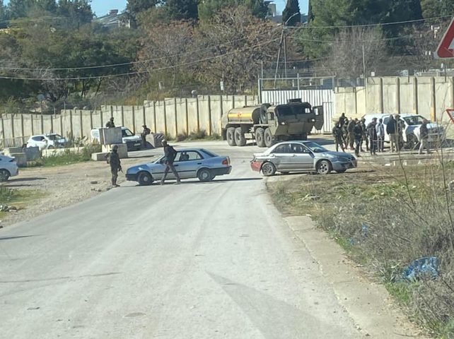 مستوطنون يغلقون طرقًا زراعية شرق نابلس