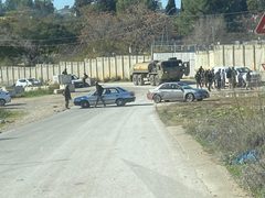 مستوطنون يغلقون طرقًا زراعية شرق نابلس