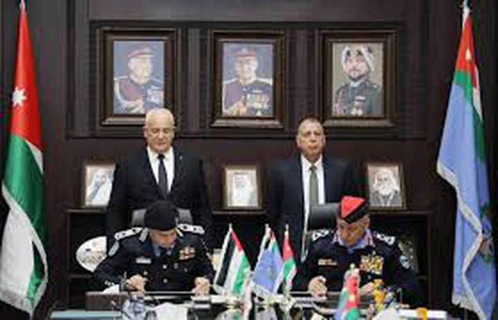 الشرطة الفلسطينية والأمن الأردني يوقعان مذكرة تفاهم لتطوير مركز الطوارئ 911