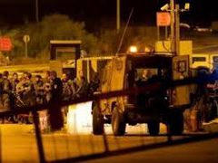 إصابات بالاختناق خلال اقتحام الاحتلال مخيم شعفاط