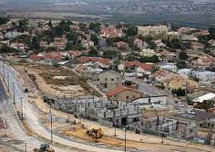 مستوطنون يشقّون طريقًا جديدًا على أراضي الظاهرية جنوب الخليل