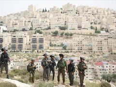 تسريع إسرائيلي لإعادة إقامة مستوطنات شمال الضفة بالتوازي مع انتشار عسكري