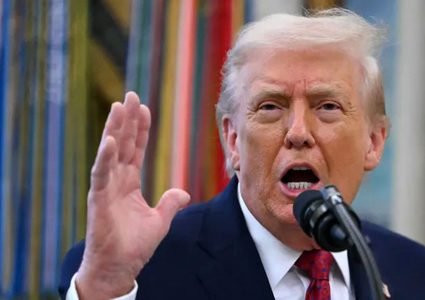 ترامب يتوعد الرئيس الكولومبي ويطلق تحذيرات إقليمية جديدة