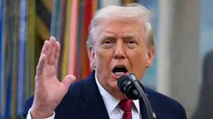 ترامب يتوعد الرئيس الكولومبي ويطلق تحذيرات إقليمية جديدة