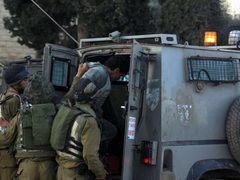 الاحتلال يشن حملة دهم واعتقالات في الضفة الغربية
