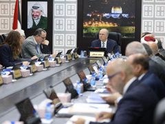 الحكومة تناقش حق الحصول على المعلومة وتقليص النقد وتنظيم عمل البلديات