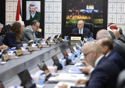 الحكومة تناقش حق الحصول على المعلومة وتقليص النقد وتنظيم عمل البلديات