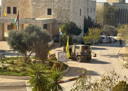 قوات الاحتلال تقتحم جامعة بيرزيت وتطلق الرصاص الحي وقنابل الغاز