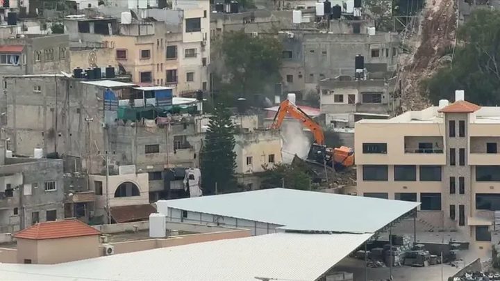 الاحتلال يستأنف هدم المنازل في مخيم نور شمس بطولكرم
