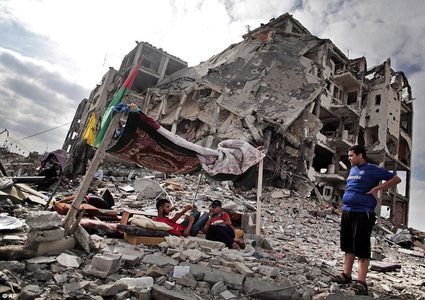 المنازل المهددة بالانهيار في غزة تهدد حياة آلاف المدنيين وسط استمرار الحصار