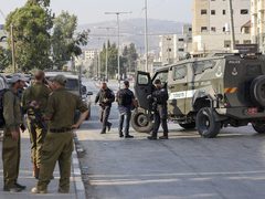 مستوطنون يهاجمون مركبات المواطنين قرب مادما جنوب نابلس