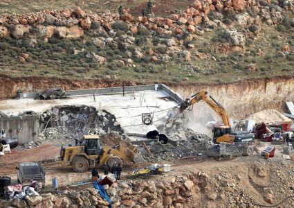 الاحتلال يهدم مسكنا وحظائر أغنام في دوما جنوب نابلس