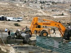 الاحتلال يهدم مزرعة في عناتا شرق القدس