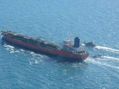 واشنطن تستولي على ناقلة نفط مرتبطة بفنزويلا في شمال الأطلسي بعد مطاردة لأسابيع