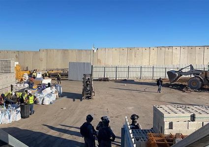 الاحتلال يداهم منشأة صناعية في عناتا شرق القدس تمهيدا لهدمها