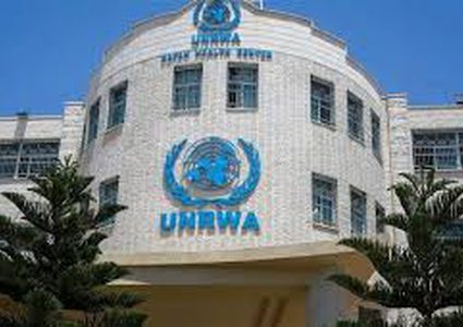 حماس تستنكر قرار الأونروا بإنهاء عقود موظفيها خارج غزة وتطالب بالتراجع عنه