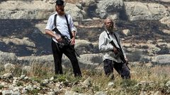 مستوطنون يصورون أراضي في كيسان شرق بيت لحم