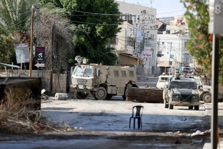 الاحتلال يقتحم مركز مدينة جنين