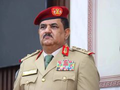 "مجلس القيادة" اليمني يطيح بوزير الدفاع ويحيله إلى التقاعد