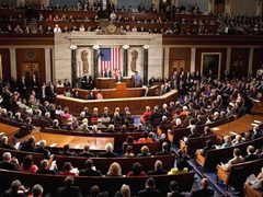 مجلس الشيوخ يمرر قانونا يمنع إدارة ترامب من مواصلة أى عمليات عسكرية ضد فنزويلا