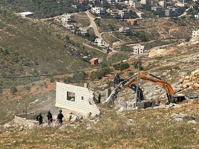 الاحتلال يهدم منزلين في منطقة التعاون العلوي في نابلس