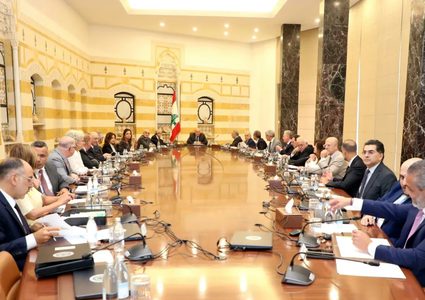 الحكومة اللبنانية تعقد اجتماعاً لتقديم تقرير حول جمع أسلحة حزب الله