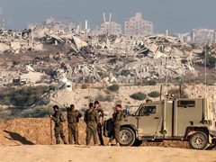 شهداء واصابات بغزة وجباليا والاحتلال يطلق الرصاص على طول الخط الأصفر