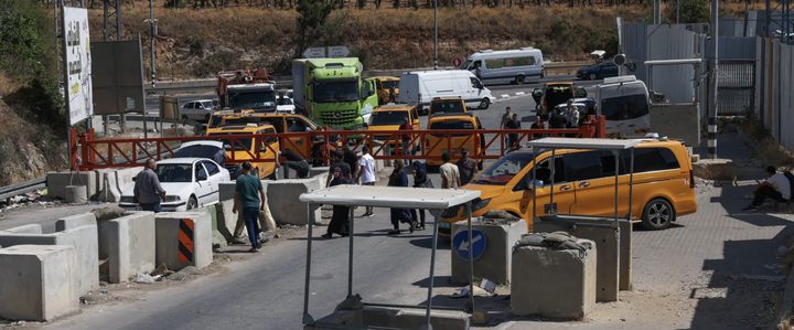 الاحتلال يغلق مداخل قرى وبلدات شمال وغرب رام الله ويشدد إجراءاته العسكرية