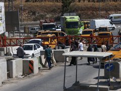 الاحتلال يغلق مداخل قرى وبلدات شمال وغرب رام الله ويشدد إجراءاته العسكرية