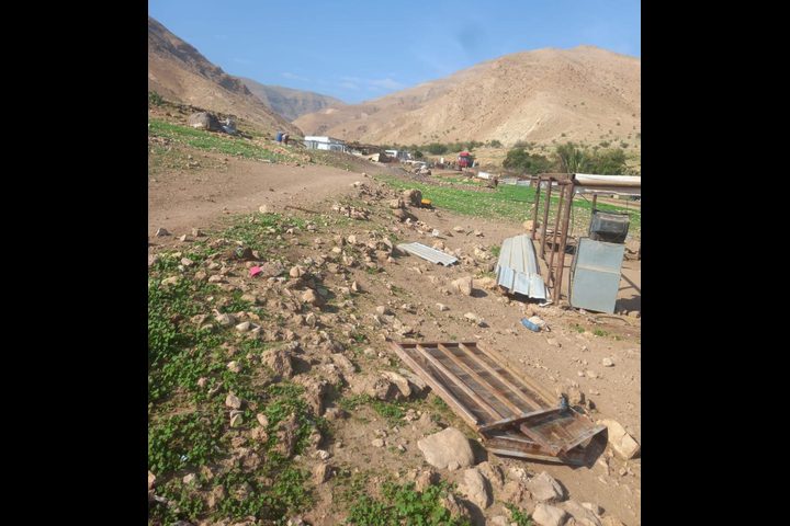 20 عائلة ترحل قسرا عن تجمع الشلال شمال أريحا