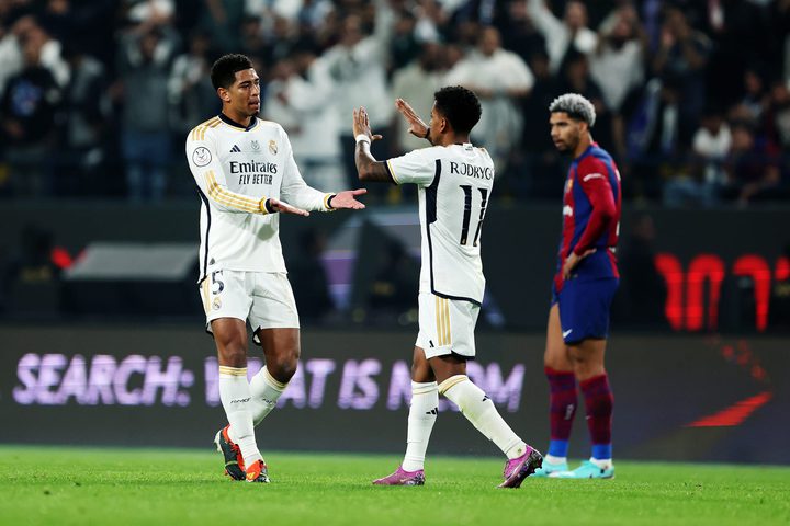 كلاسيكو برشلونة وريال مدريد في نهائي السوبر الإسباني بالسعودية