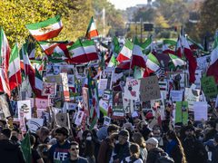 أكثر من 50 قتيلاً في احتجاجات إيران.. ونجل شاه إيران يستدعي تدخل ترامب