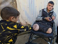 خرج ليطعم أسرته… فعاد بلا أطراف: قصة رائد الذي اغتالت الصواريخ رزق عائلته