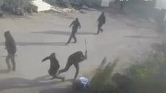 مستوطنون يعتدون على مُسن بالضرب في قرية دير شرف غرب نابلس