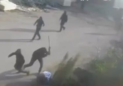 مستوطنون يعتدون على مُسن بالضرب في قرية دير شرف غرب نابلس