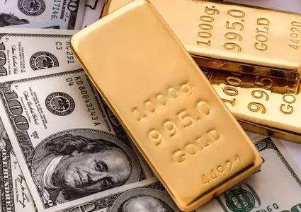 الذهب يتراجع بضغط من قوة الدولار