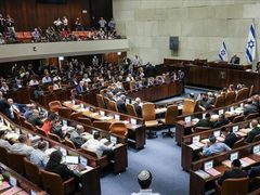 استطلاعات متقلبة وأزمة داخل الليكود: لا حسم في المشهد السياسي الإسرائيل