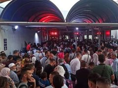 إذلال للمعتمرين والمسافرين على الجسور..شركات الحج والعمرة تطالب بتدخل رسمي عاجل