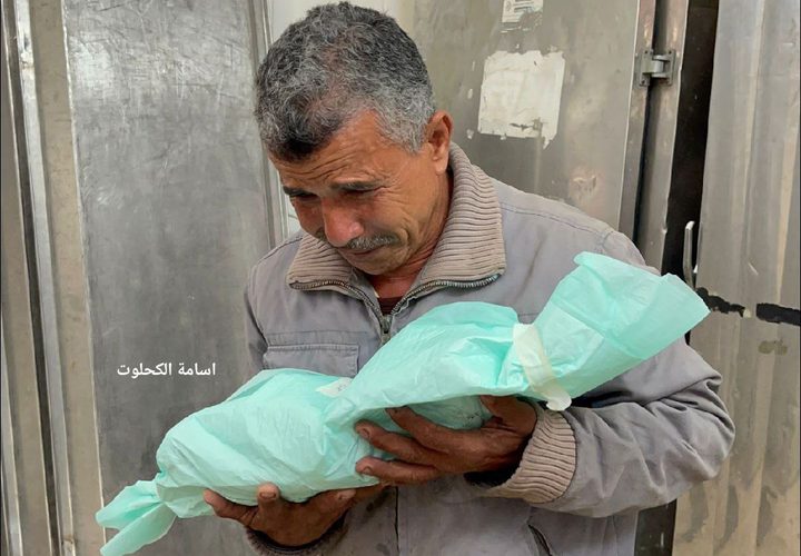 وفاة طفلين من دير البلح نتيجة موجة البرد التي تضرب قطاع غزة
