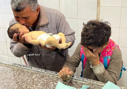 وفاة طفلين من دير البلح نتيجة موجة البرد التي تضرب قطاع غزة