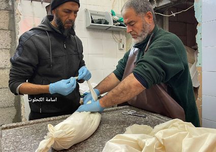 وفاة طفلين من دير البلح نتيجة موجة البرد التي تضرب قطاع غزة