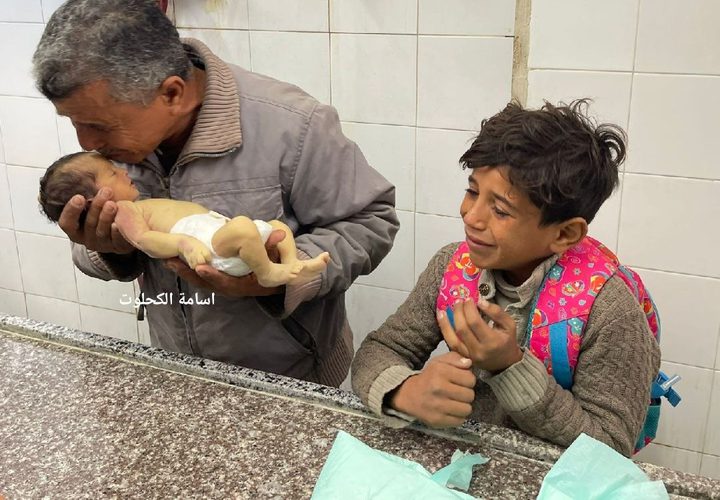 وفاة طفلين من دير البلح نتيجة موجة البرد التي تضرب قطاع غزة