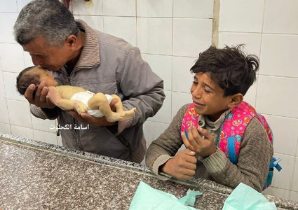 وفاة طفلين من دير البلح نتيجة موجة البرد التي تضرب قطاع غزة