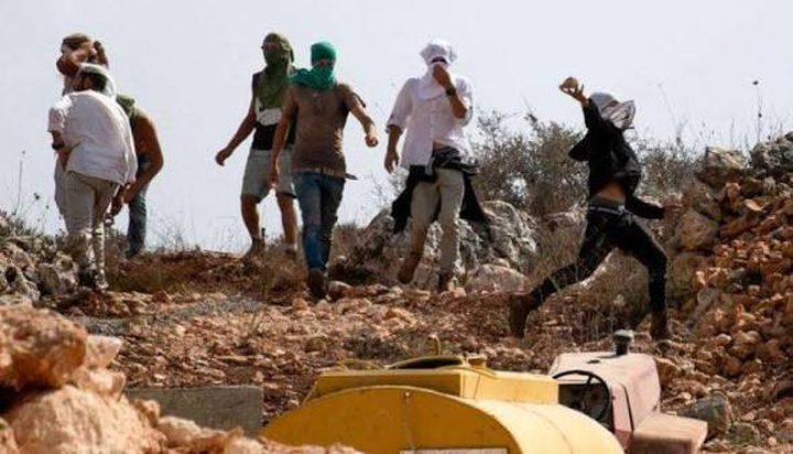 مستوطنون يهاجمون قريتي المغير ويبرود